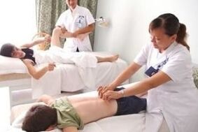 Massage comme méthode de traitement de l'arthrose. 
